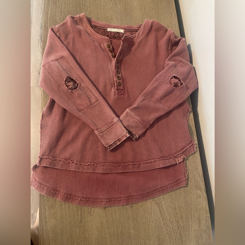 XS Free People Distressed Top